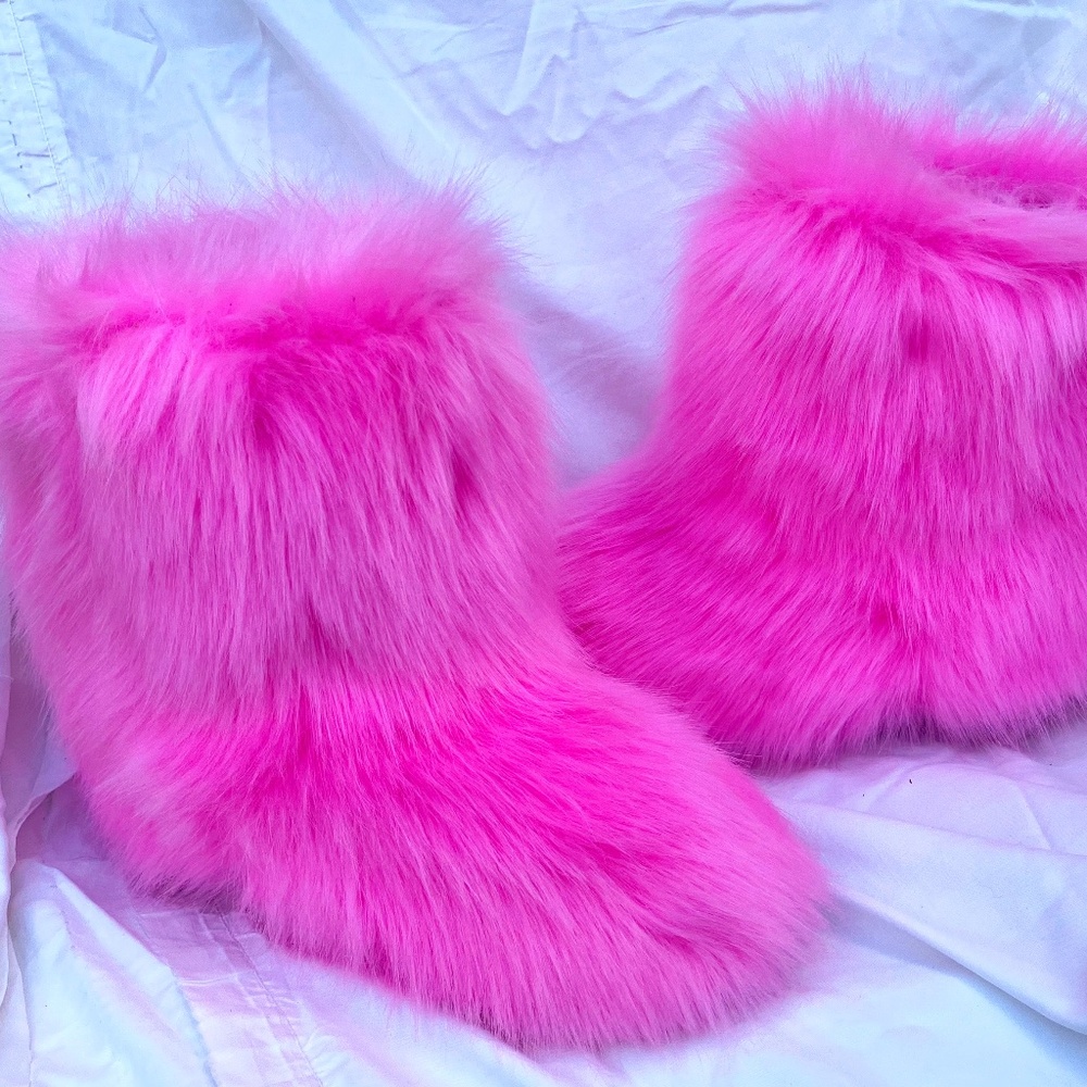 Pull on Cotton Candy Pink Fluffy Furry Pink Boots Rave Boots  Size 7/8